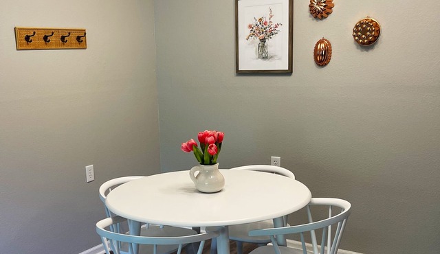 The Deannie - Entire 2 Bedroom Apt in Quilt Town, USA