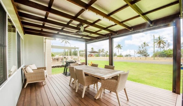 "The Deck" - Grasstree Beach Shacks