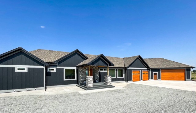 The "Deckhouse" Lakehouse Estate at Lake Mac