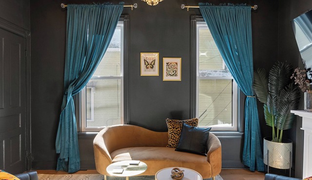 The Deco Lounge: Parking, Patio & Luxe Style. Get your Gatsby on!