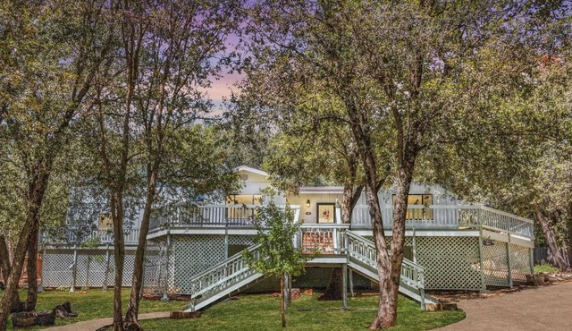 "The Deer Bungalow" Pine Hills Large Custom Home in Julian that is Pet Friendly