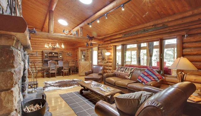 The Deer House - A character cabin in the woods! (plus all the modernities)