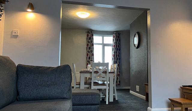 The Deeside - North Wales Sleeps up to 7