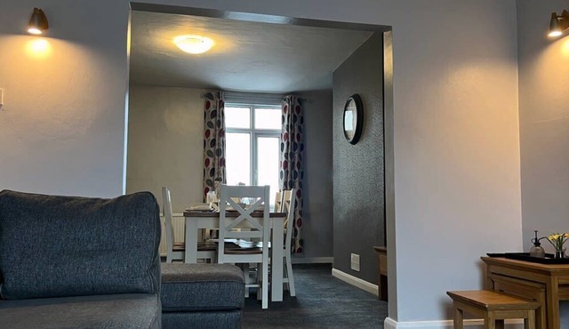 The Deeside - North Wales Sleeps up to 7