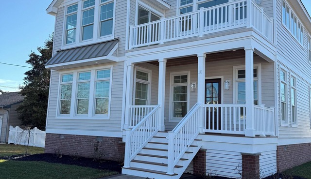 “The Delford” Beach House only Steps to the Bay Beaches