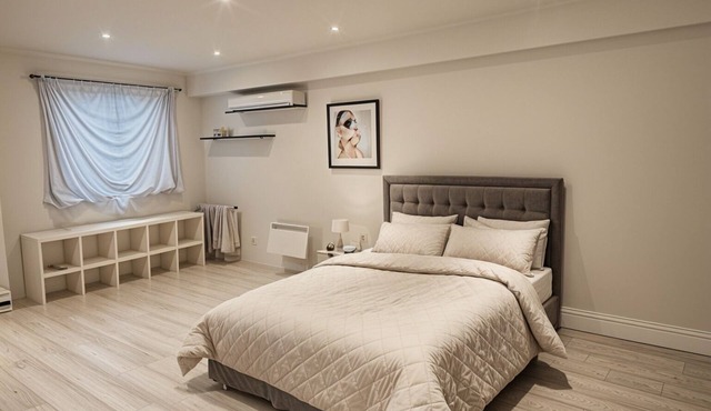 The Deluxe Studio; A Luxurious Lounge within a Creatively Artistic Apartment