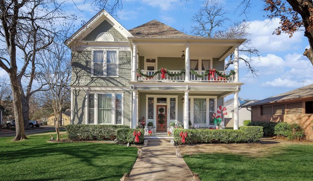 The Denton Street Holiday House, an 1893 Victorian in the Historic District