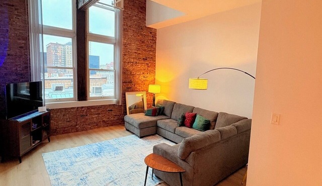 The Derby Loft-Skyline Views-Downtown Cleveland-3bdrm, 1.5bath