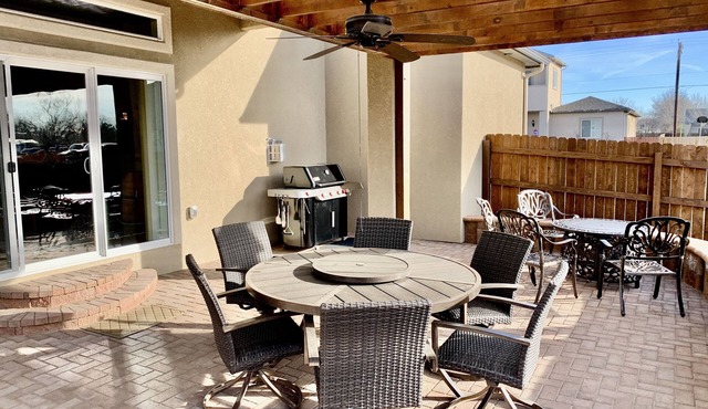 The Desert Moon- A luxurious retreat w/amazing patio, shuffleboard, EV charger