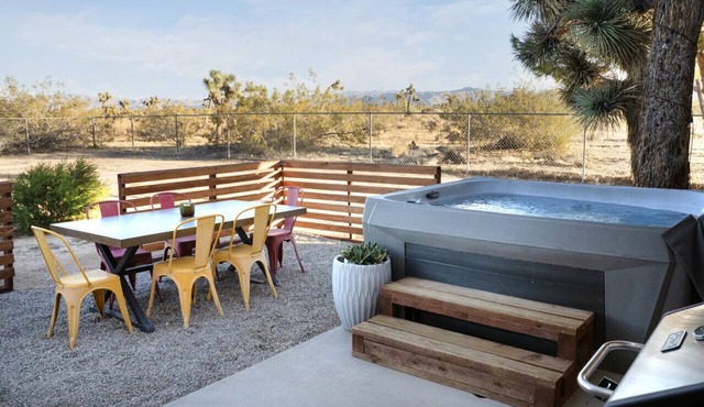 The Desert Peacock, Hot Tub, Central AC & VIEWS