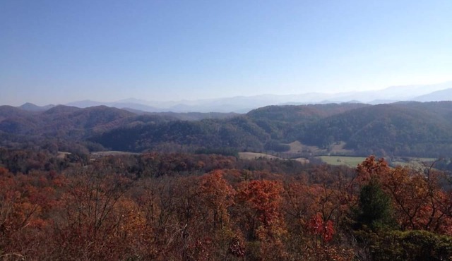 The Diamond "B" a Cozy Cabin Retreat - Perfect for.riding the Dragon and more.