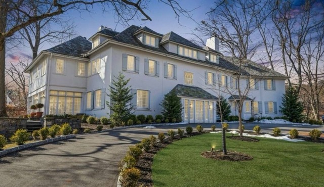 The dinner parties that can be had! 7-bedroom estate in wonderful Llewellyn Park