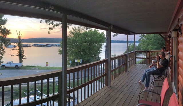 The Dock Holiday Cabin- 3 bed 3 Bath- Sleeps 6 1800