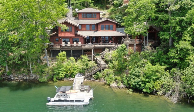 'The Dock House' a Nantahala Lake Front Home nSummer 2026 dates still available!