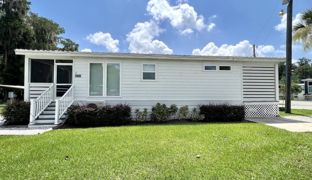 The Dockside House - Pet friendly tiny home on the lake in Clermont