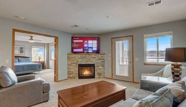 The Dockview on Lake Delton - Lakefront, PIckleball, Pools