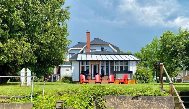 The Doctor's House - 4 bedroom waterfront home, Campbell's Bay, QCnEnr. 319386