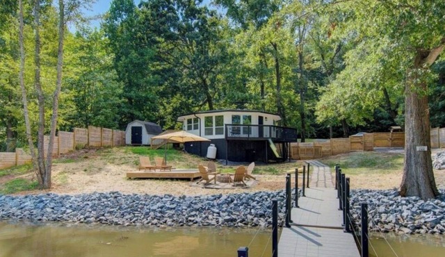 The Dodecagon Retreat on High Rock Lake