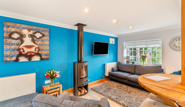 The Dog and Trout - Two Bedroom House, Sleeps 4