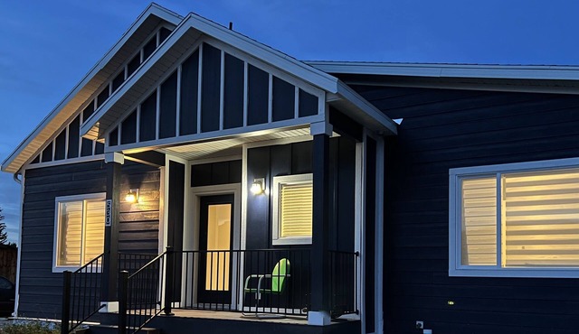 The DogWoods is a dog-friendly house 2 min walk to beach access - 6 bedrooms