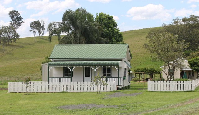 The Dollhouse Cottage - tranquil country retreat