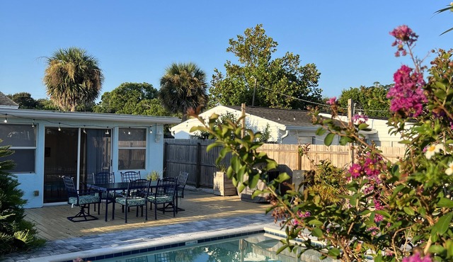 The Dolphin House! Heated Pool home. Unlimited well mannered Pets Welcome