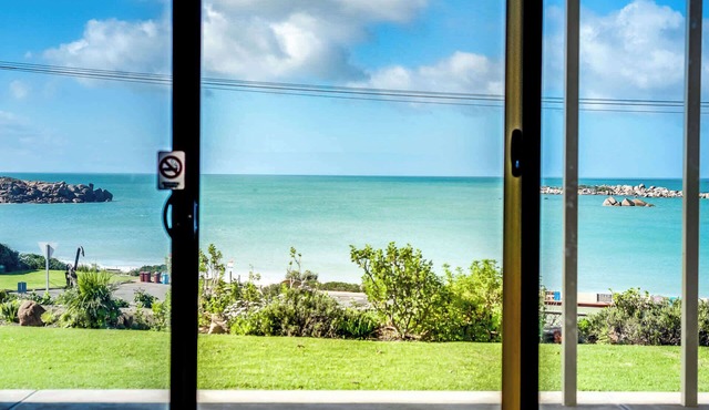 The Dolphins1 Beachfront 1-10 Strangways Tce