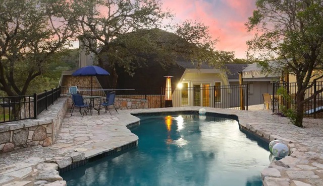 ***The Dome Resort w/ HEATED pool and GAMEROOM***