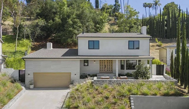 The Dona Modern: Prime Studio City Location with Indoor-Outdoor Flow