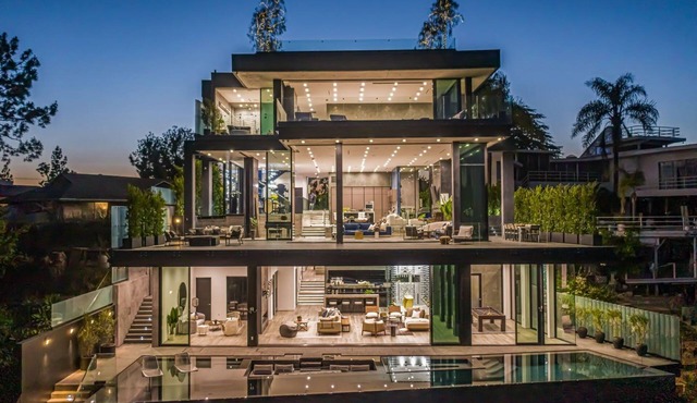 The Donella Mansion: Exquisite Modern Living in Bel Air with Stunning Views
