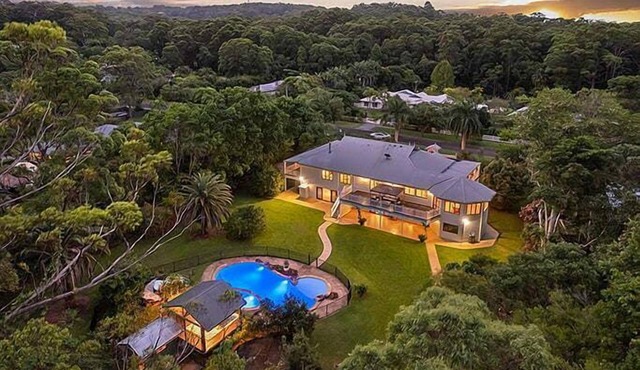 The Doonan House - Waterslide, Spa & Pool!