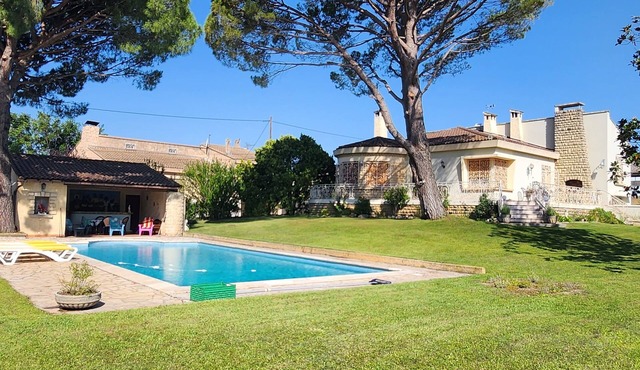 THE DOORS OF AVIGNON CONDITIONED VILLA POOL GARDEN