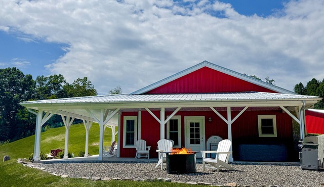 The Double B | Modern Farmhouse | Private Pond, Hot Tub, and Fire Pit