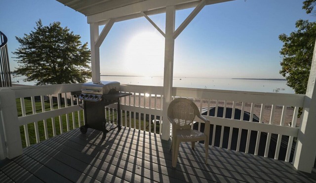 The Double Decker | Historic Oneida Lakefront Condo 2