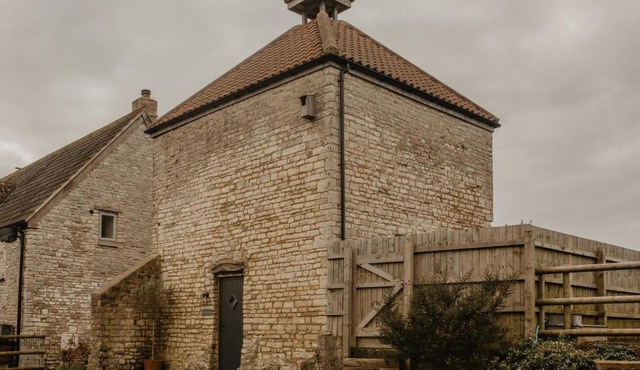 The Dovecote - Collins Farm