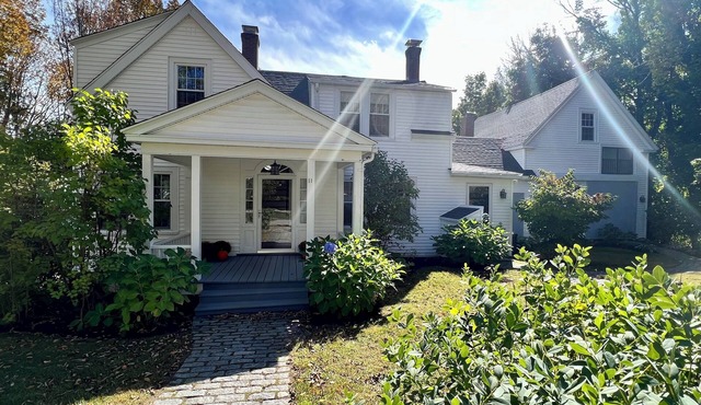 The Downing House - Newly Updated 4bd Farmhouse!