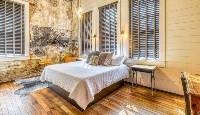 The downtown Brenham Schoolhouse Hotel, Room A
