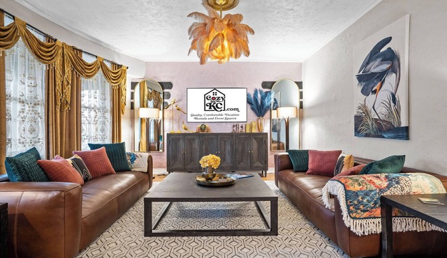 The Downtown Luxe - Superior Amenities & minutes from downtown, Westport and the Plaza!