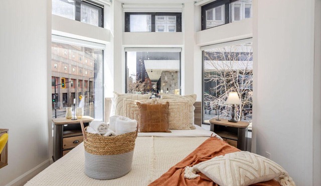 The Downtown Prestige Suite