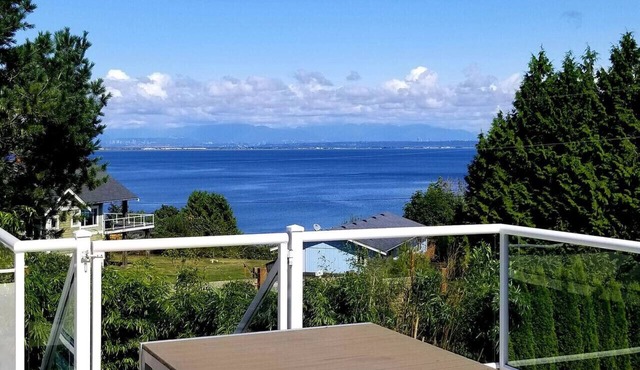 The Dragonfly House — Expansive Dual-Kitchen Retreat