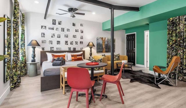 The Drapes of Wrath Vintage Flat in Ravenswood