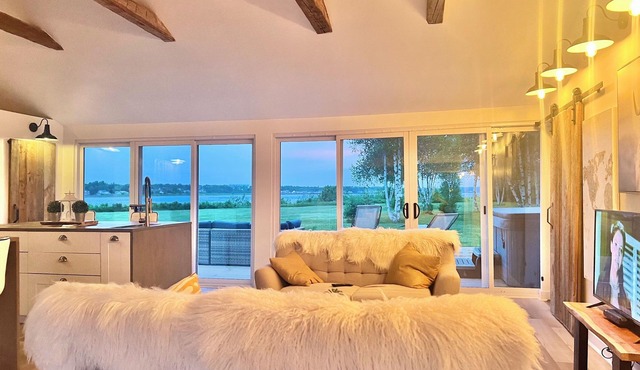 ✨ The Dream Cottage– Sea front w/Hot Tub & Sunset Views - near Parlee Beach