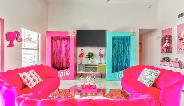 The Dream House Hideaway - Barbie Pool, 1 mile from Mattel Adventure Park