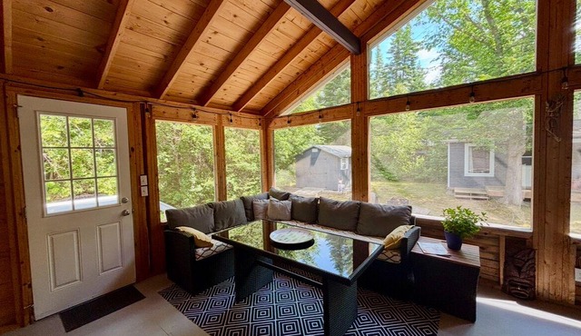 The Dream in Victoria Beach Restricted Area-3 bedroom cottage with a Bunky
