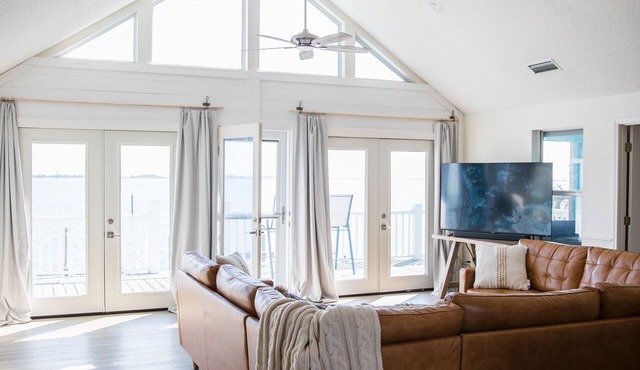 the DREAMCATCHER at Indian Bay - A peaceful waterfront escape