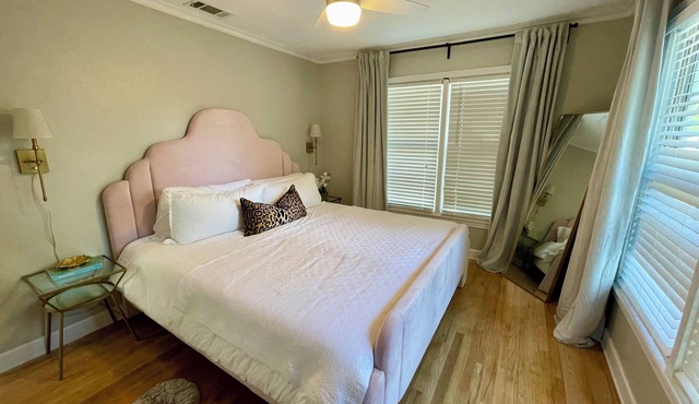 The Dreamhouse: Charming 2-story, 1-bedroom house in tranquil Sherman
