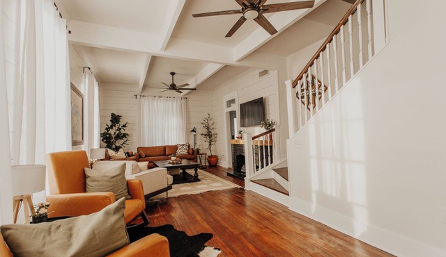 The Dreamiest Home on Homan - Lovely 3 Bedroom House - Near to Everything