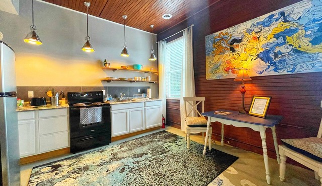 The Drifter, A Sustainable Cozy One Bedroom