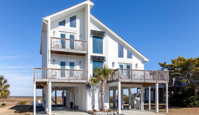 The Driftwood by Oak Island Accommodations