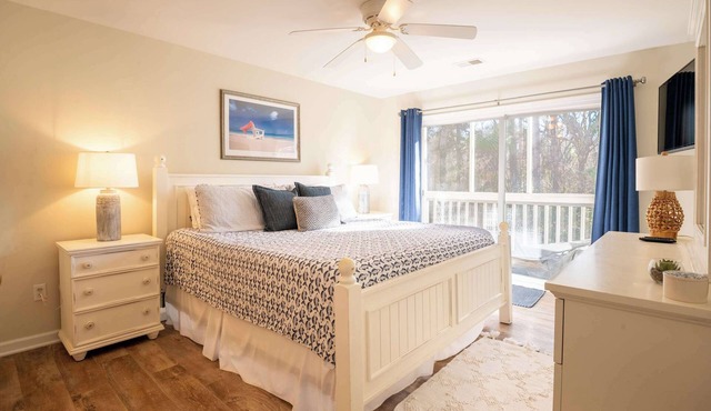 The Driftwood: Coastal Apartment with Private Balcony & Pool!